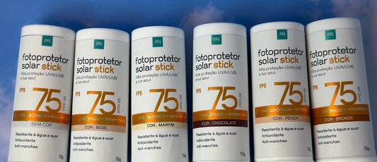 A luz do seu monitor está manchando sua pele? Entenda a proteção além do sol.